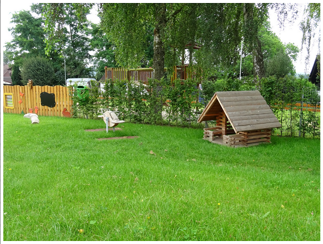 Blumenwiese - Spielhaus aussen